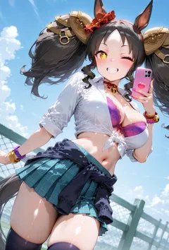 被三不良少女抓住欺负的清纯少年